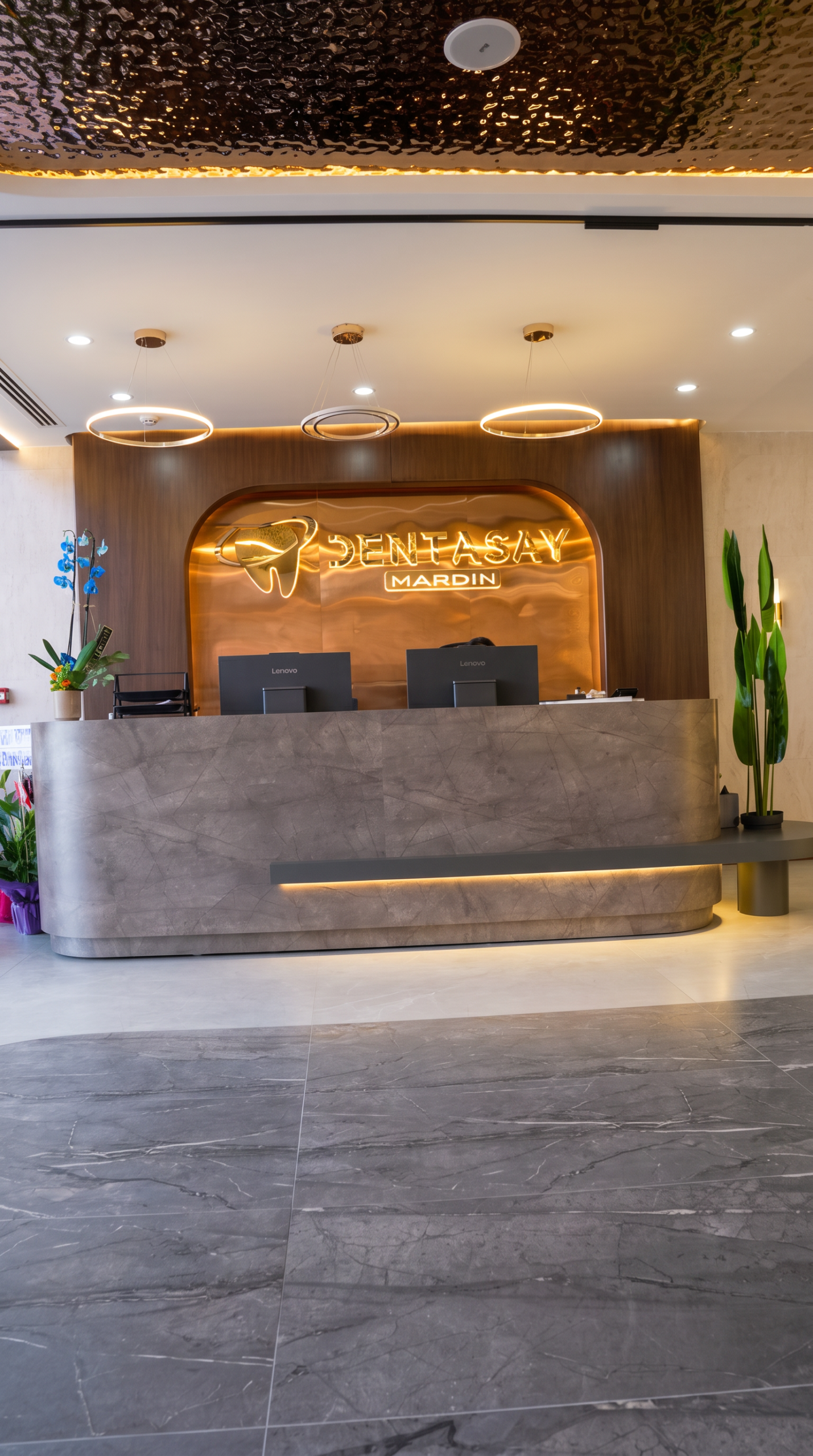 Dentasay Mardin klinik ic mekan - oturma alani ve su dekoru