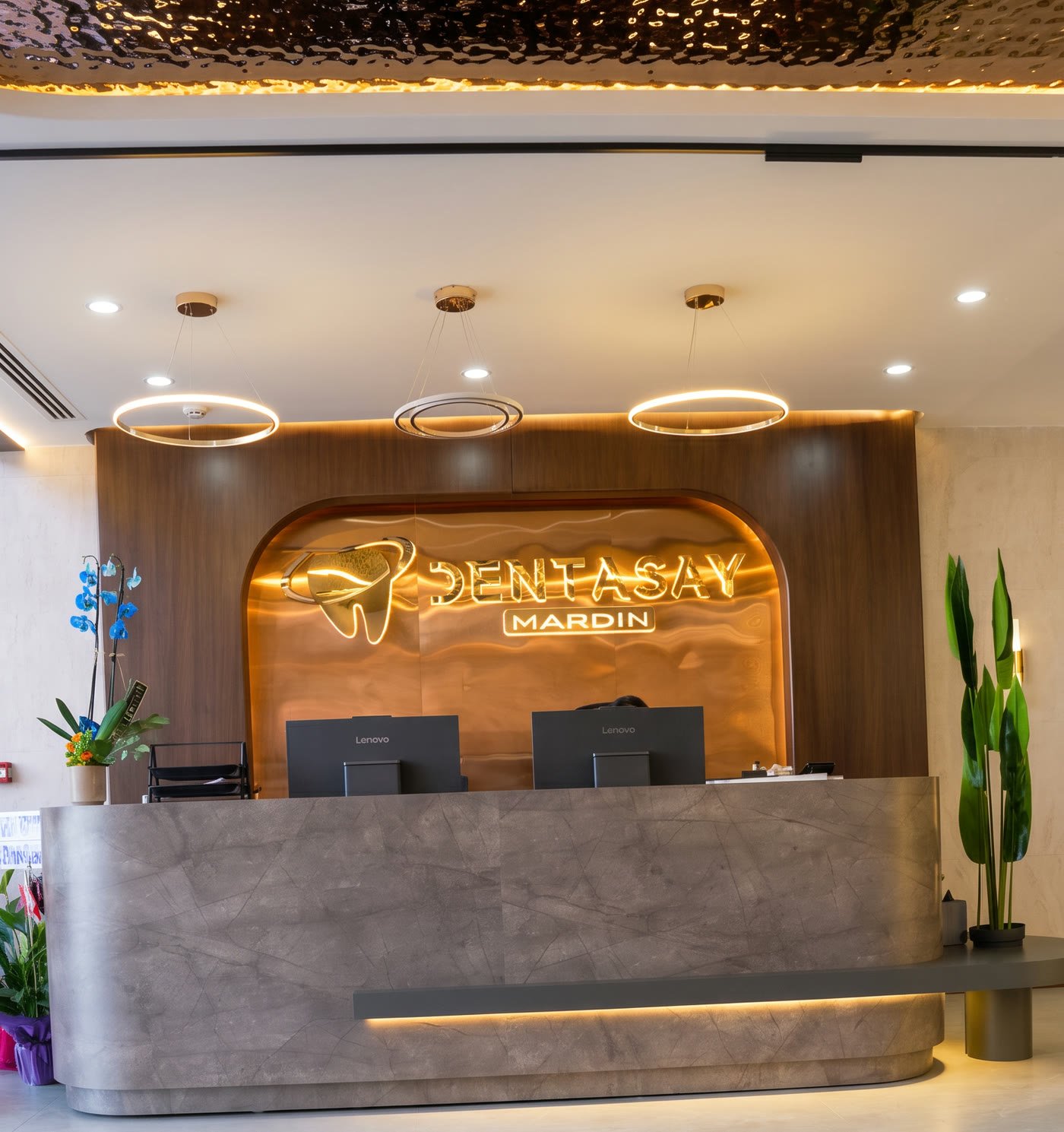 Dentasay Mardin kliniğinin karşılama ve resepsiyon alanı